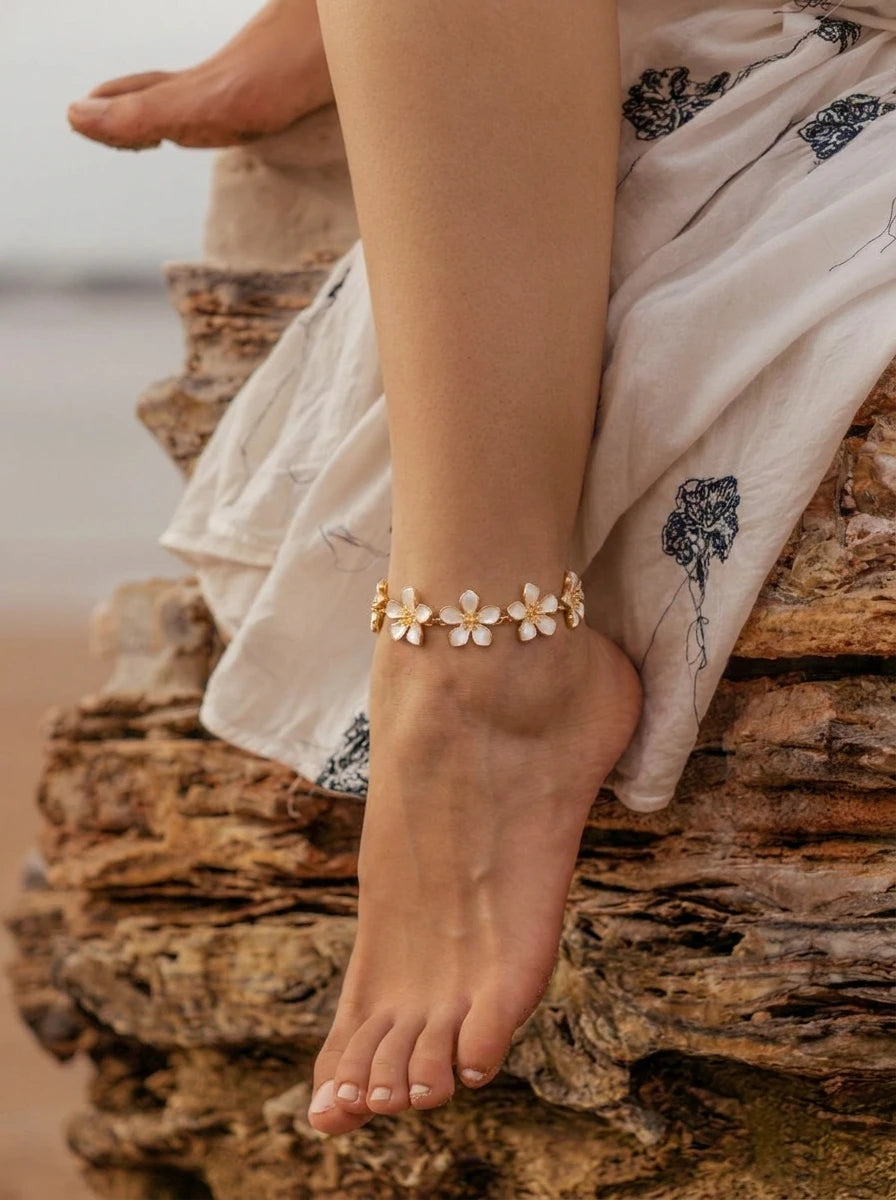 Hawaiian White Enamel Flower Anklet for Women Gold Color Tropical Beach Floral Ankle Bracelet Summer Vacation Foot Jewelry